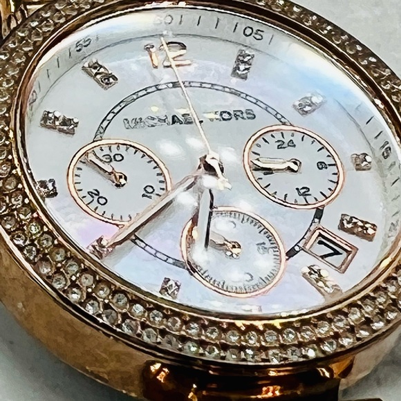 Michael Kors Rose Gold Wrist Watch for Women - Picture 3 of 7